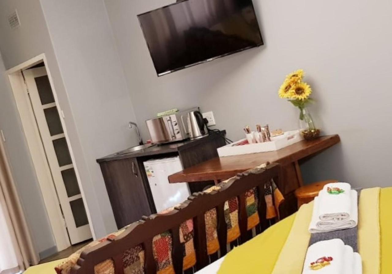 פוצ'פסטרום Graceland Guesthouse מראה חיצוני תמונה